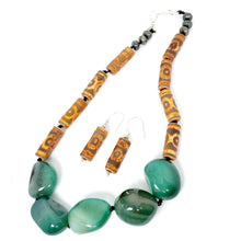 Load image into Gallery viewer, Chunky agate necklace and earrings set