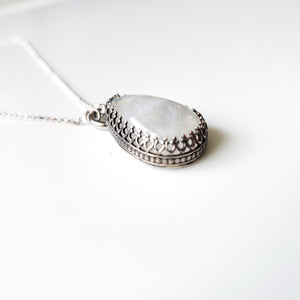 HEAVENLY SKY : Moonstone healing necklace