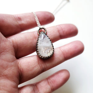 HEAVENLY SKY : Moonstone healing necklace