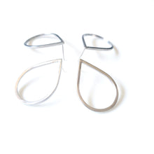 Load image into Gallery viewer, COLD STAR : Sterling silver teardrop earrings