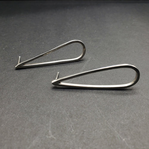 NIGHT SHADOW: Sterling silver teardrop earrings