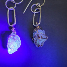 Load image into Gallery viewer, Fenster quartz with oil, Raw gemstone earrings #1